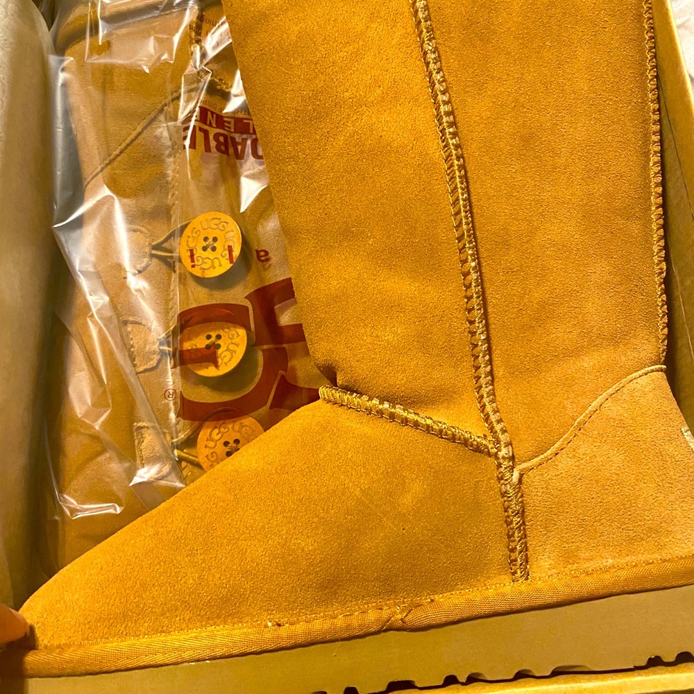 UGG BAILEY BUTTON BOOTS